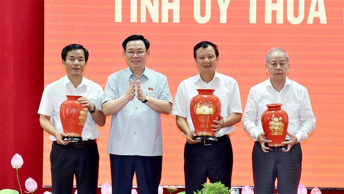 Chủ tịch Quốc hội Vương Đình Huệ làm việc với Ban Thường vụ Tỉnh ủy Thừa Thiên Huế -1