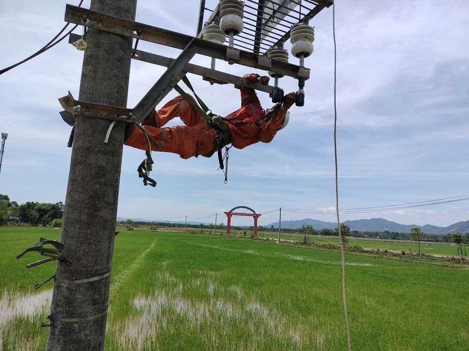Nỗ lực giữ vững vận hành để cung ứng điện cho 27 tỉnh, thành khu vực phía Bắc -0