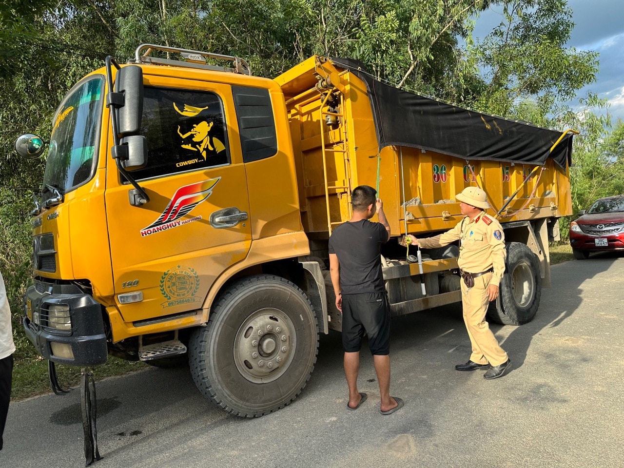 Giám đốc Công an tỉnh chỉ đạo vụ dàn xe khủng náo động đường quê -0