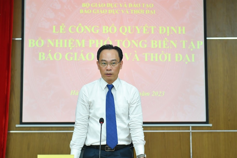 Trao quyết định bổ nhiệm Phó TBT Báo Giáo dục và Thời đại -0