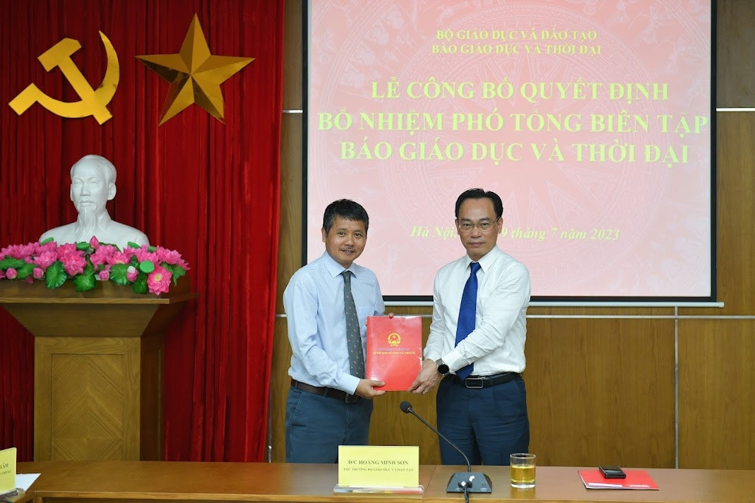 Trao quyết định bổ nhiệm Phó TBT Báo Giáo dục và Thời đại -0