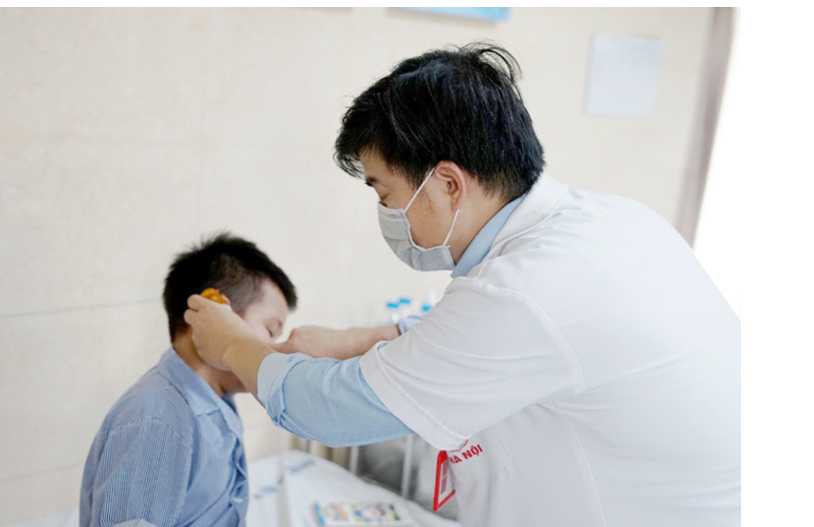 Trẻ tổn thương mặt, rách tai vì bị chó cắn: Bác sĩ chỉ cách sơ cứu -0