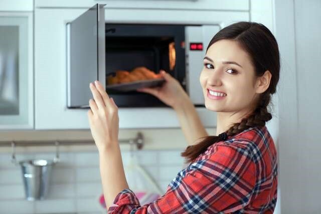 Đứng gần lò vi sóng có nguy hiểm? -0