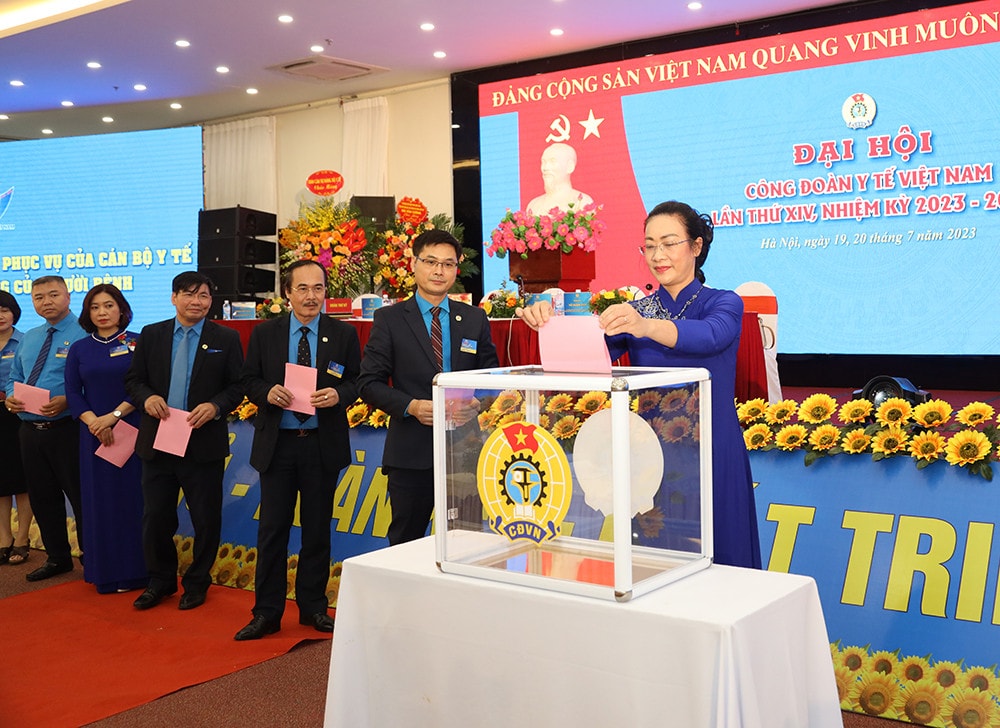 Đổi mới - Dân chủ - Đoàn kết - Phát triển -0