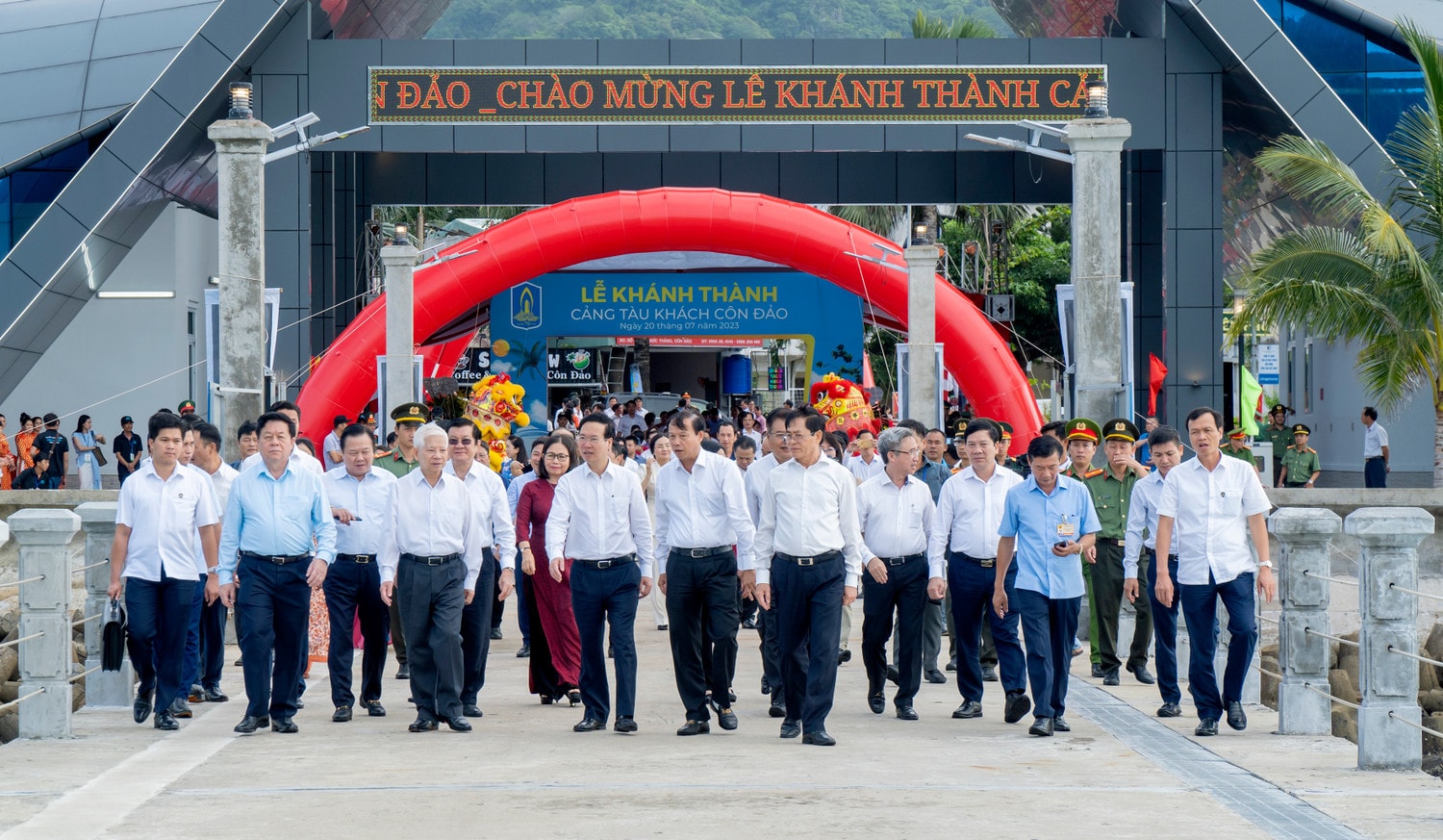 Việc đưa vào sử dụng cảng tàu khách tạo ra hệ thống giao thông thông suốt, nâng cao tính cơ động và rút ngắn thời gian đến trung tâm huyện Côn Đảo