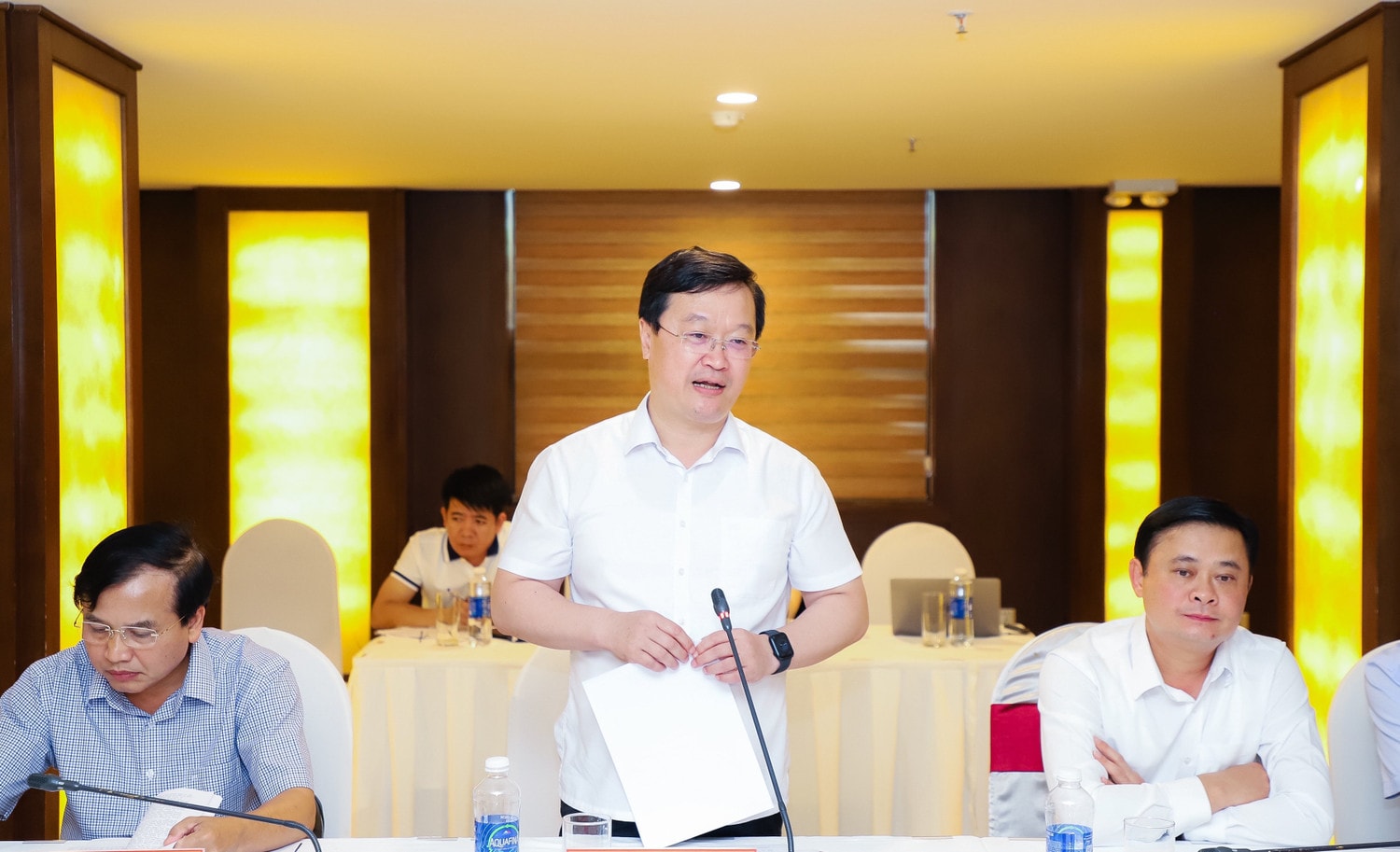 Chủ tịch UBND tỉnh Nghệ An Nguyễn Đức Trung báo cáo tại buổi làm việc. ảnh Phạm Bằng