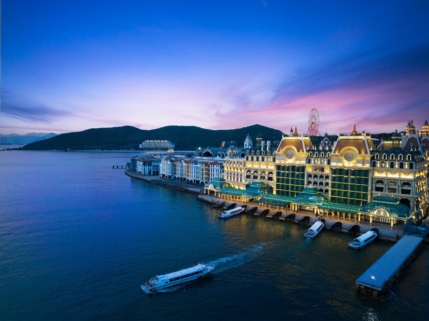 Vinpearl Nha Trang 24 giờ trước 8Wonder: Loạt sao đổ bộ, đông đảo du khách đợi “quẫy” cùng Charlie Puth -1