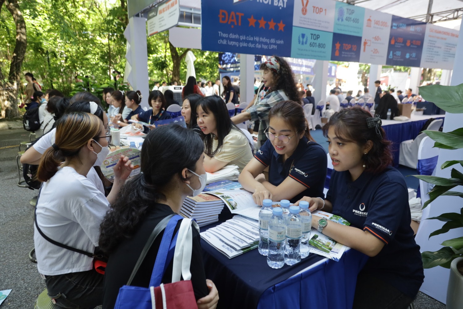 Trường ĐH Phenikaa tham gia Ngày hội xét tuyển nguyện vọng đại học, cao đẳng 2023 -3