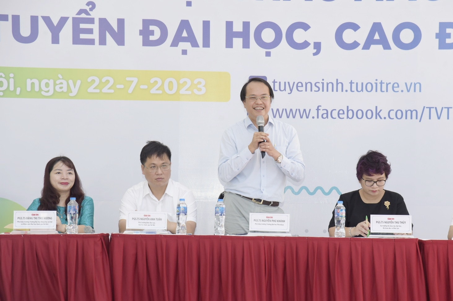 PGS.TS Nguyễn Phú Khánh chia sẻ tại Ngày hội Trường ĐH Phenikaa tham gia Ngày hội xét tuyển nguyện vọng đại học, cao đẳng 2023 -0