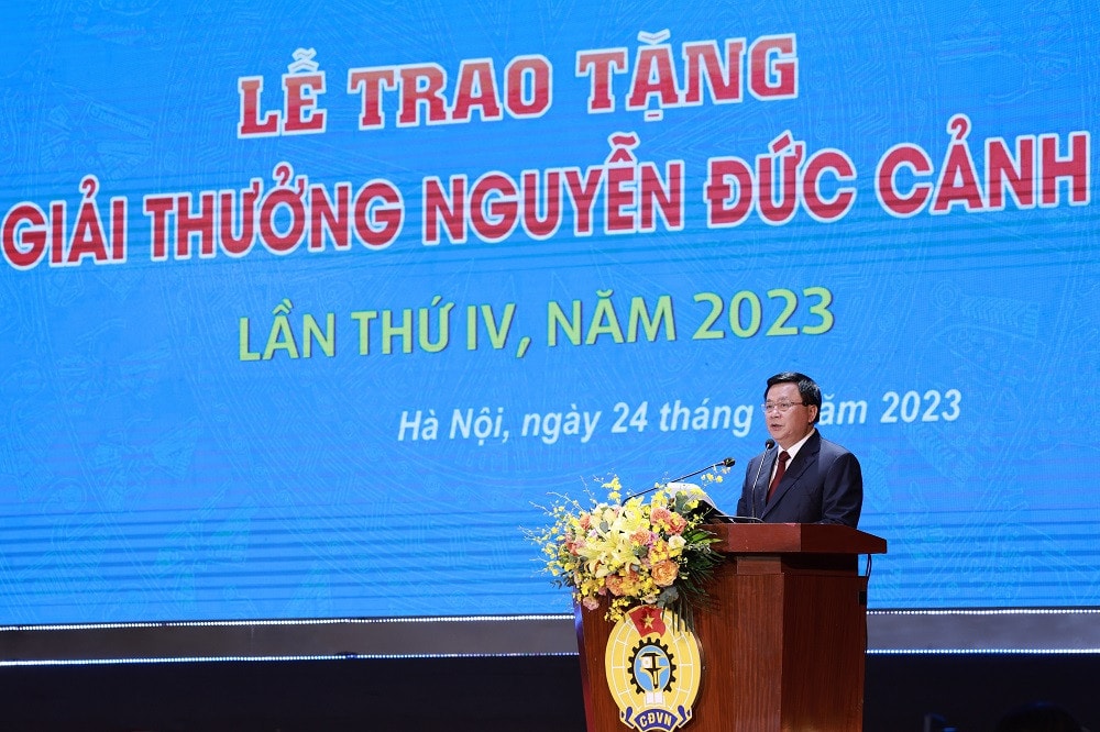 Ủy viên Bộ Chính trị, Giám đốc Học viện Chính trị Quốc gia Hồ Chí Minh, Chủ tịch Hội đồng Lý luận Trung ương Nguyễn Xuân Thắng phát biểu tại buổi lễ Khai mạc Lễ trao tặng