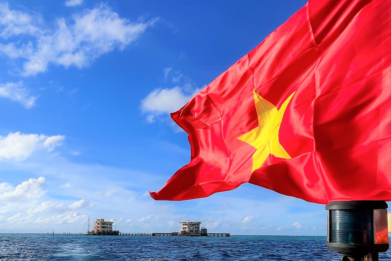 Các hoạt động bị nghiêm cấm trong vùng đặc quyền kinh tế và thềm lục địa Việt Nam -0