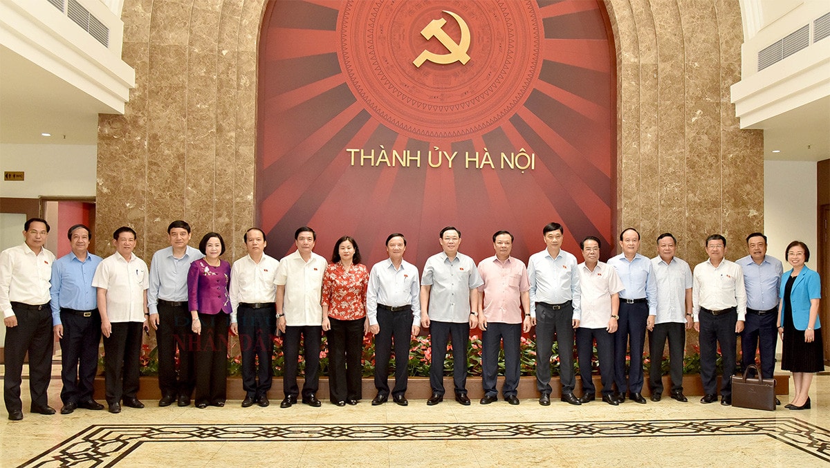 Chủ tịch Quốc hội Vương Đình Huệ chủ trì làm việc với Ban Thường vụ Thành ủy Hà Nội -1