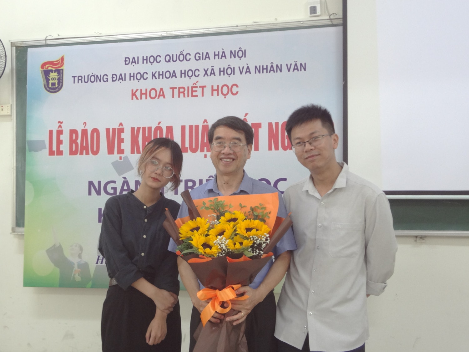 Từ cử nhân Toán “rẽ hướng” sang Triết học, chàng trai 28 tuổi tốt nghiệp thủ khoa trường Nhân văn ảnh 2 Từ cử nhân Toán “rẽ hướng” sang Triết học, chàng trai 28 tuổi trở thành thủ khoa trường Nhân văn -0