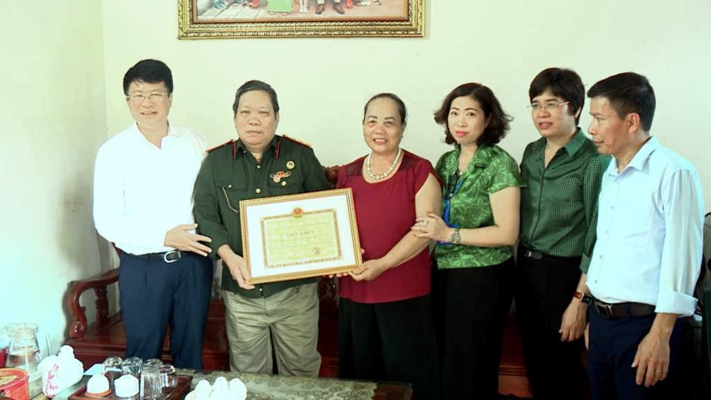 TP Hạ Long, Quảng Ninh: Khen thưởng gia đình thương binh hiến đất xây trường học -0