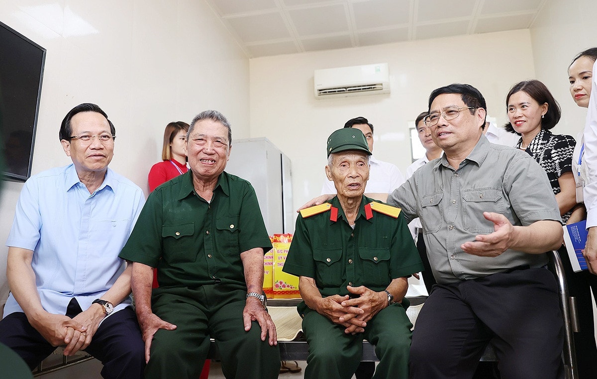 Thủ tướng Phạm Minh Chính thăm Trung tâm Điều dưỡng thương binh Nho Quan và các Mẹ Việt Nam Anh hùng tỉnh Ninh Bình -0