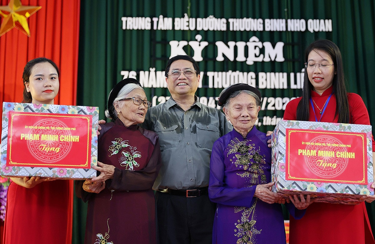 Thủ tướng Phạm Minh Chính thăm Trung tâm Điều dưỡng thương binh Nho Quan và các Mẹ Việt Nam Anh hùng tỉnh Ninh Bình -3