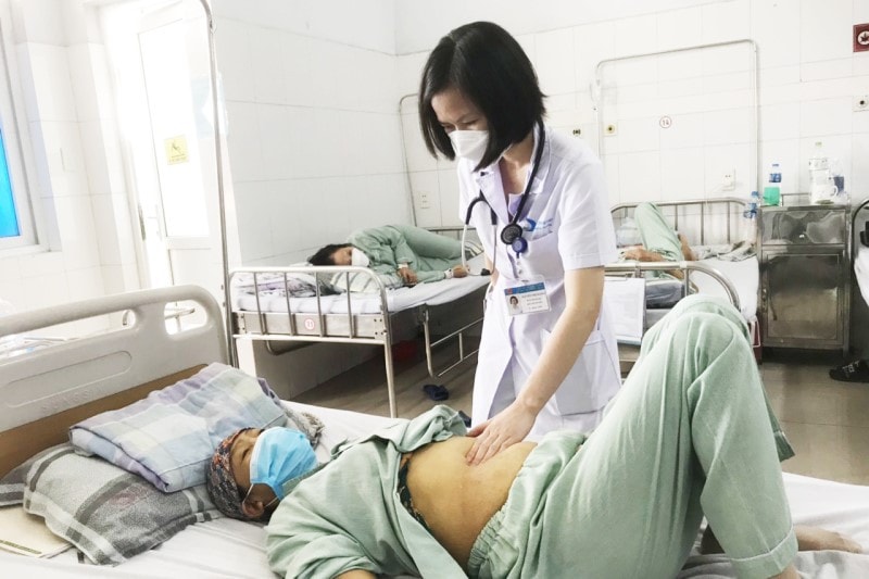 Người phụ nữ viêm gan cấp sau khi dùng thuốc nam chữa viêm dạ dày -0