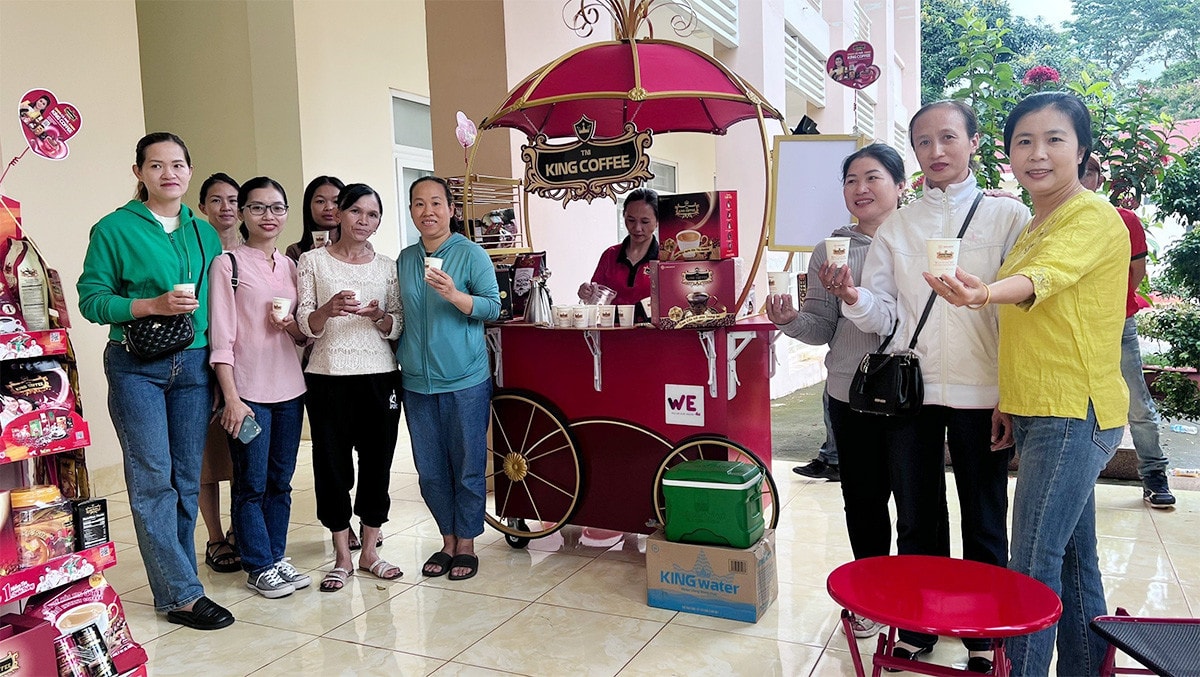 Bà Lê Hoàng Diệp Thảo khởi động chương trình trao tặng 150 xe WeHome Café cho phụ nữ khó khăn tại tỉnh Đắk Lắk -3