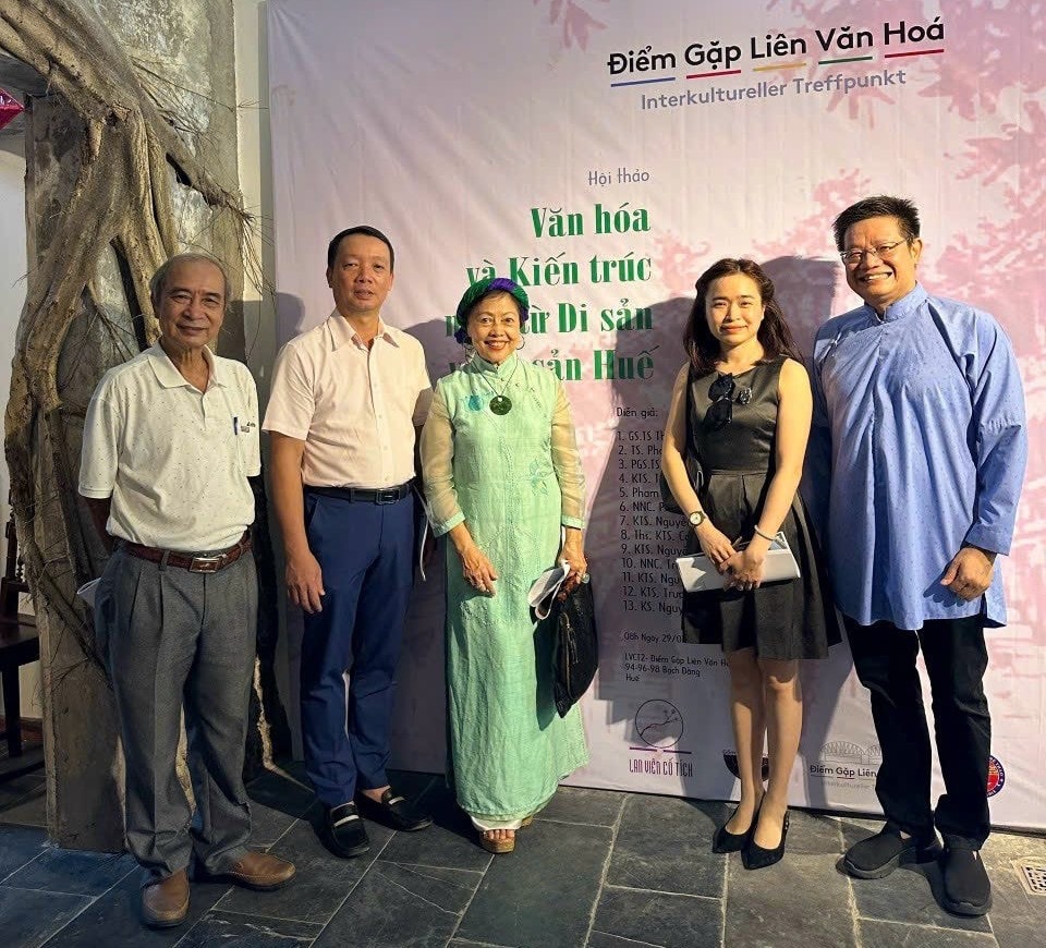 Các đại biểu tham gia hội thảo Văn hóa và kiến trúc nhìn từ di sản Huế -0