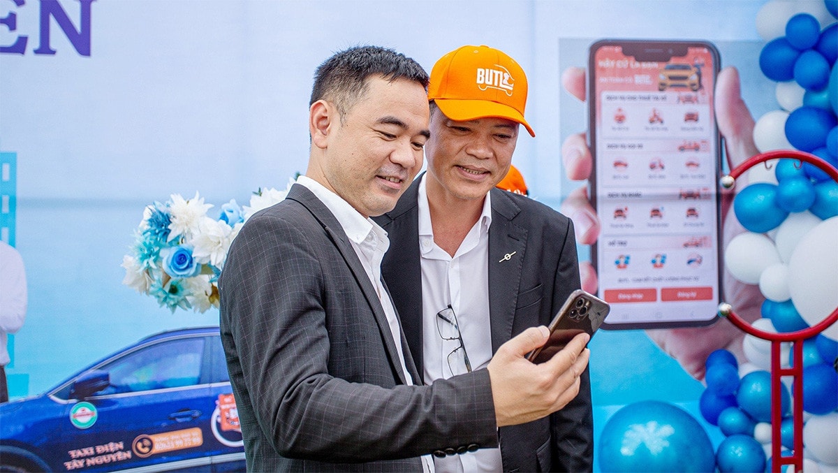 Ra mắt hãng Taxi điện Tây Nguyên “Bạn uống – Tôi lái” -2
