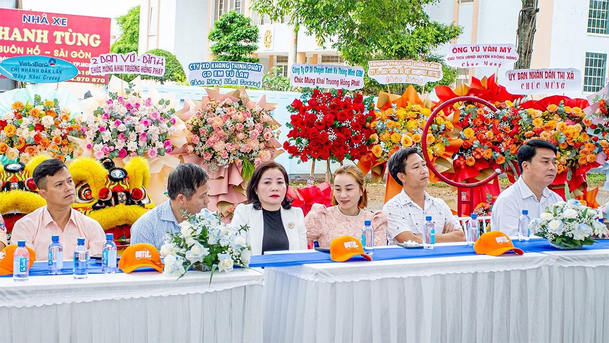 Ra mắt hãng Taxi điện Tây Nguyên “Bạn uống – Tôi lái” -0