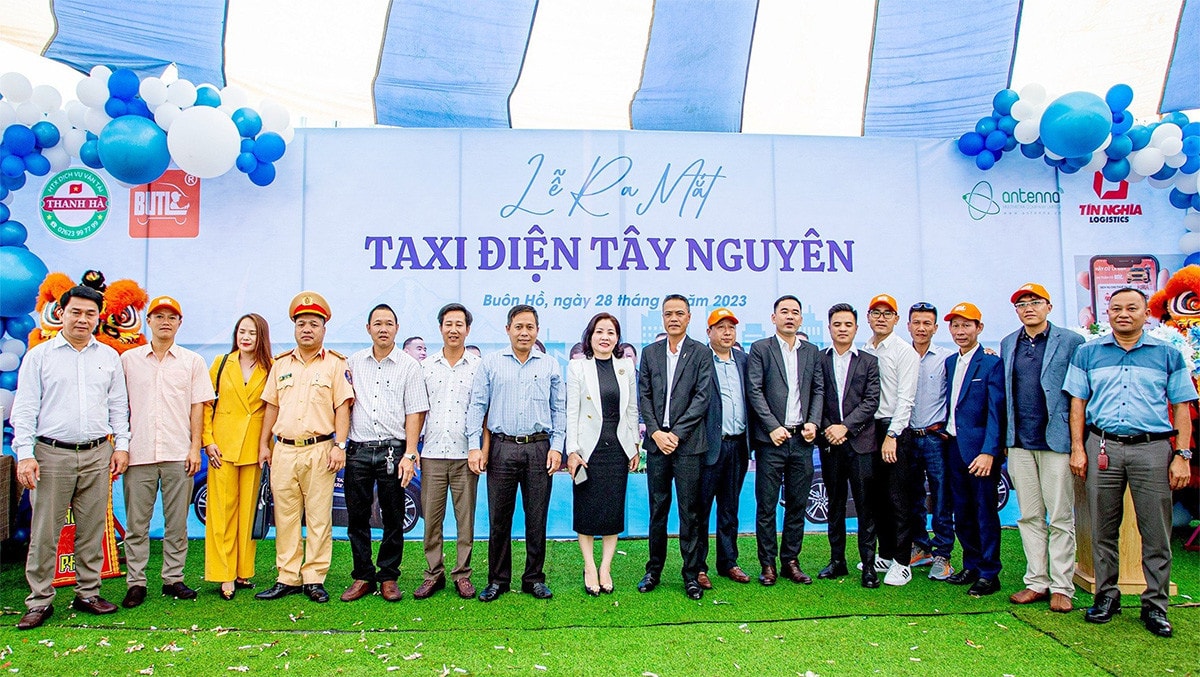 Ra mắt hãng Taxi điện Tây Nguyên “Bạn uống – Tôi lái” -5