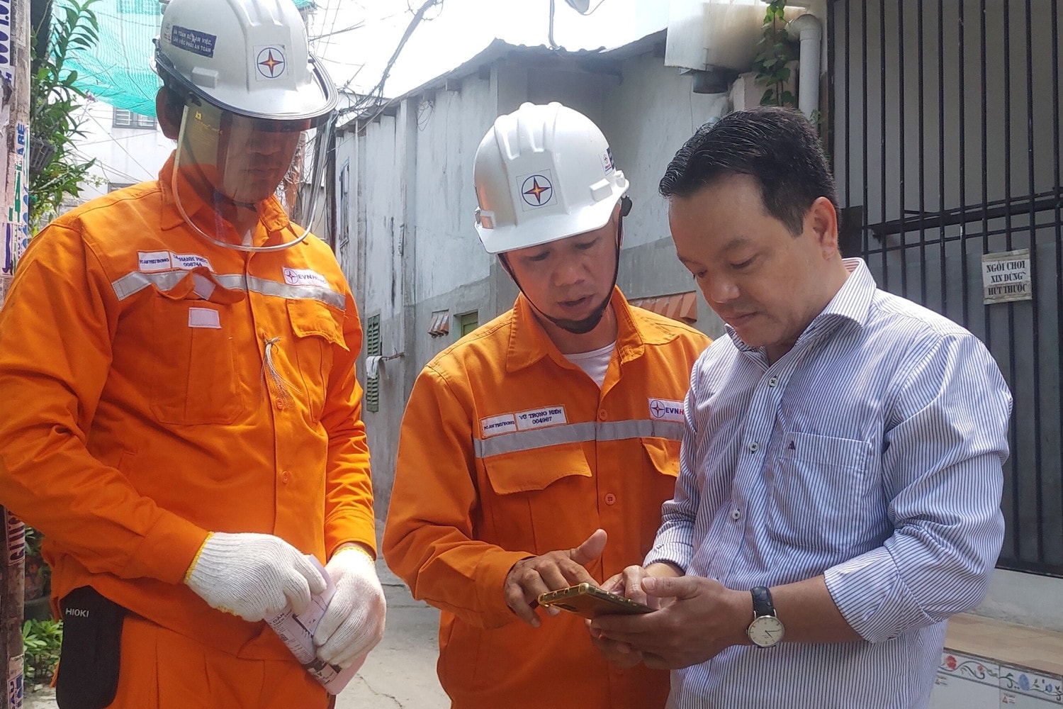 EVNHCMC THÔNG TIN VỀ HIỆN TƯỢNG GIẢ DANH NHÂN VIÊN ĐIỆN LỰC TÁI DIỄN PHỨC TẠP -0