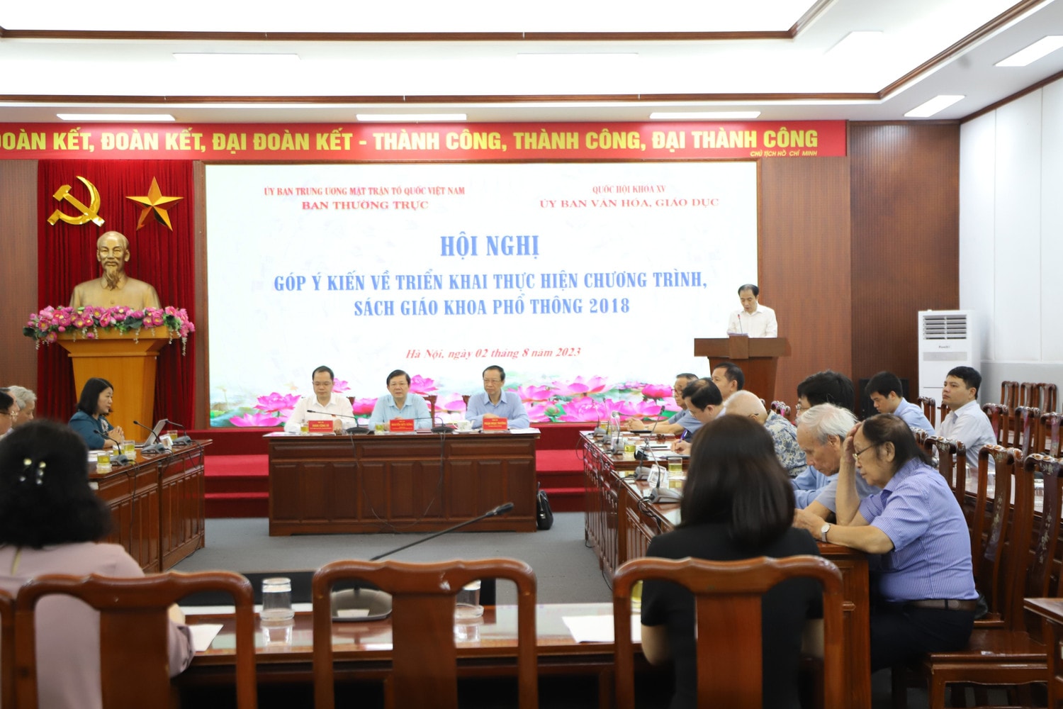 Đề nghị sớm có giải pháp thống nhất nội dung sách giáo khoa -0
