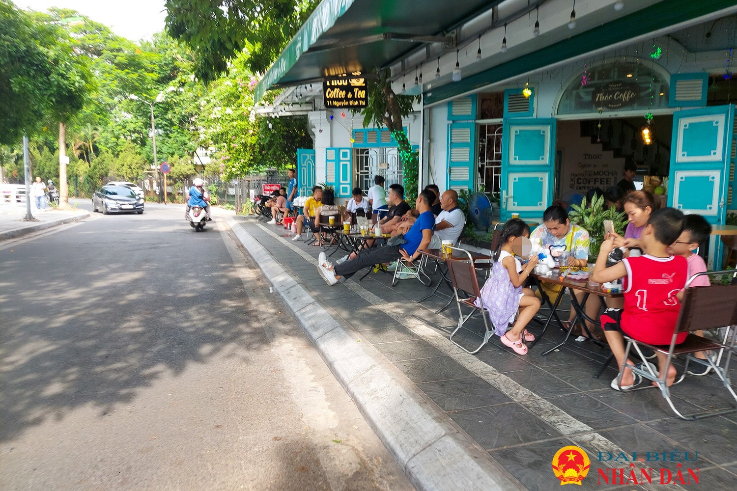 Hà Nội: Tràn lan lấn chiếm vỉa hè làm nơi kinh doanh tại phường Thụy Khuê -0