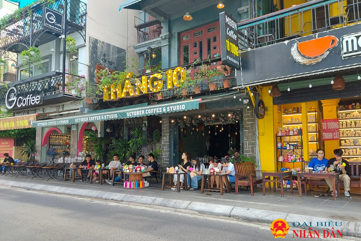Hà Nội: Tràn lan lấn chiếm vỉa hè làm nơi kinh doanh tại phường Thụy Khuê -0
