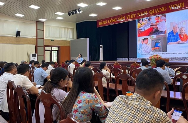 Truyền thông chính sách BHXH cho các báo cáo viên. Nguồn: ITN 