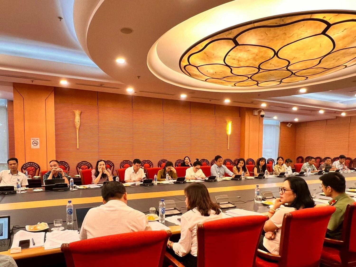 Quang cảnh phiên họp