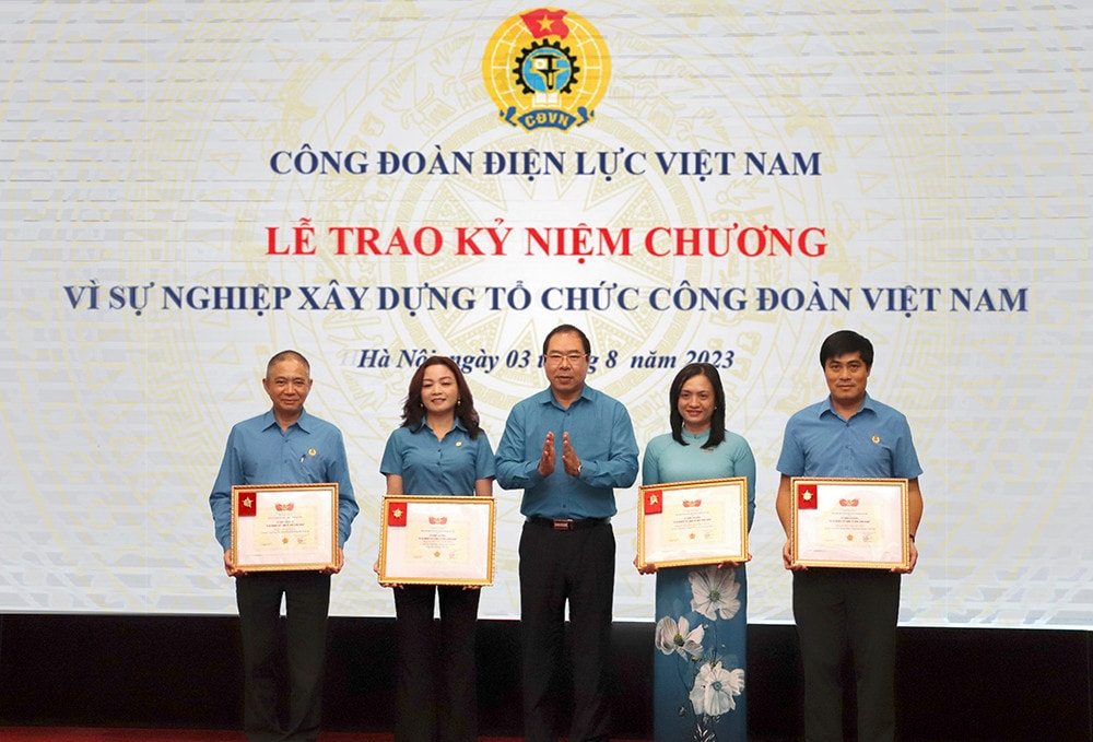 Công đoàn Điện lực Việt Nam tổ chức thành công Hội nghị sơ kết công tác công đoàn.