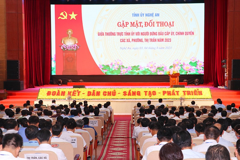 Nghệ An: Giới thiệu cuốn sách của Tổng Bí thư Nguyễn Phú Trọng cho người đứng đầu cấp ủy, chính quyền các xã, phường, thị trấn