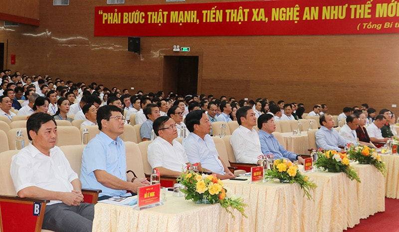 Nghệ An: Giới thiệu cuốn sách của Tổng Bí thư Nguyễn Phú Trọng cho người đứng đầu cấp ủy, chính quyền các xã, phường, thị trấn