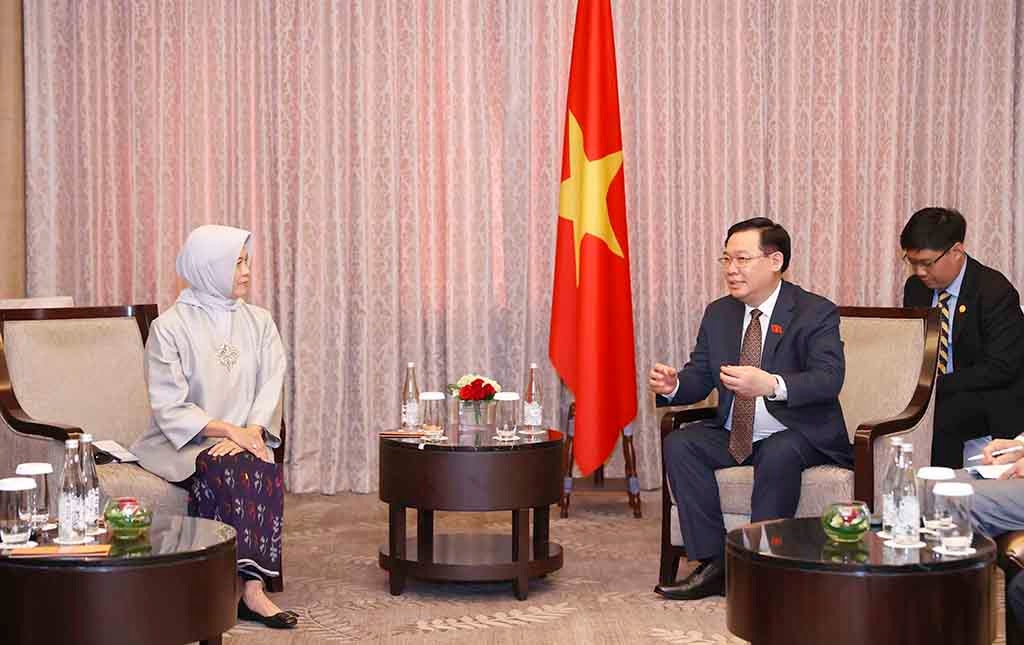 Chủ tịch Quốc hội Vương Đình Huệ tiếp Chủ tịch Ủy ban Kiểm toán Indonesia -0