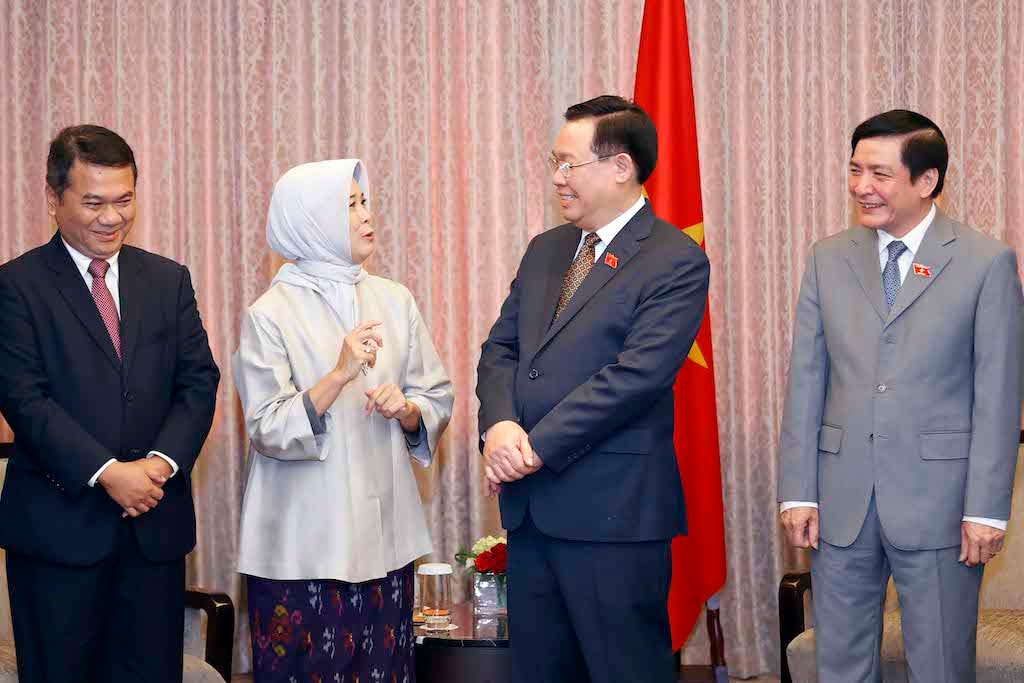Chủ tịch Quốc hội Vương Đình Huệ tiếp Chủ tịch Ủy ban Kiểm toán Indonesia -0