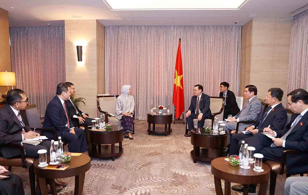 Chủ tịch Quốc hội Vương Đình Huệ tiếp Chủ tịch Ủy ban Kiểm toán Indonesia -0