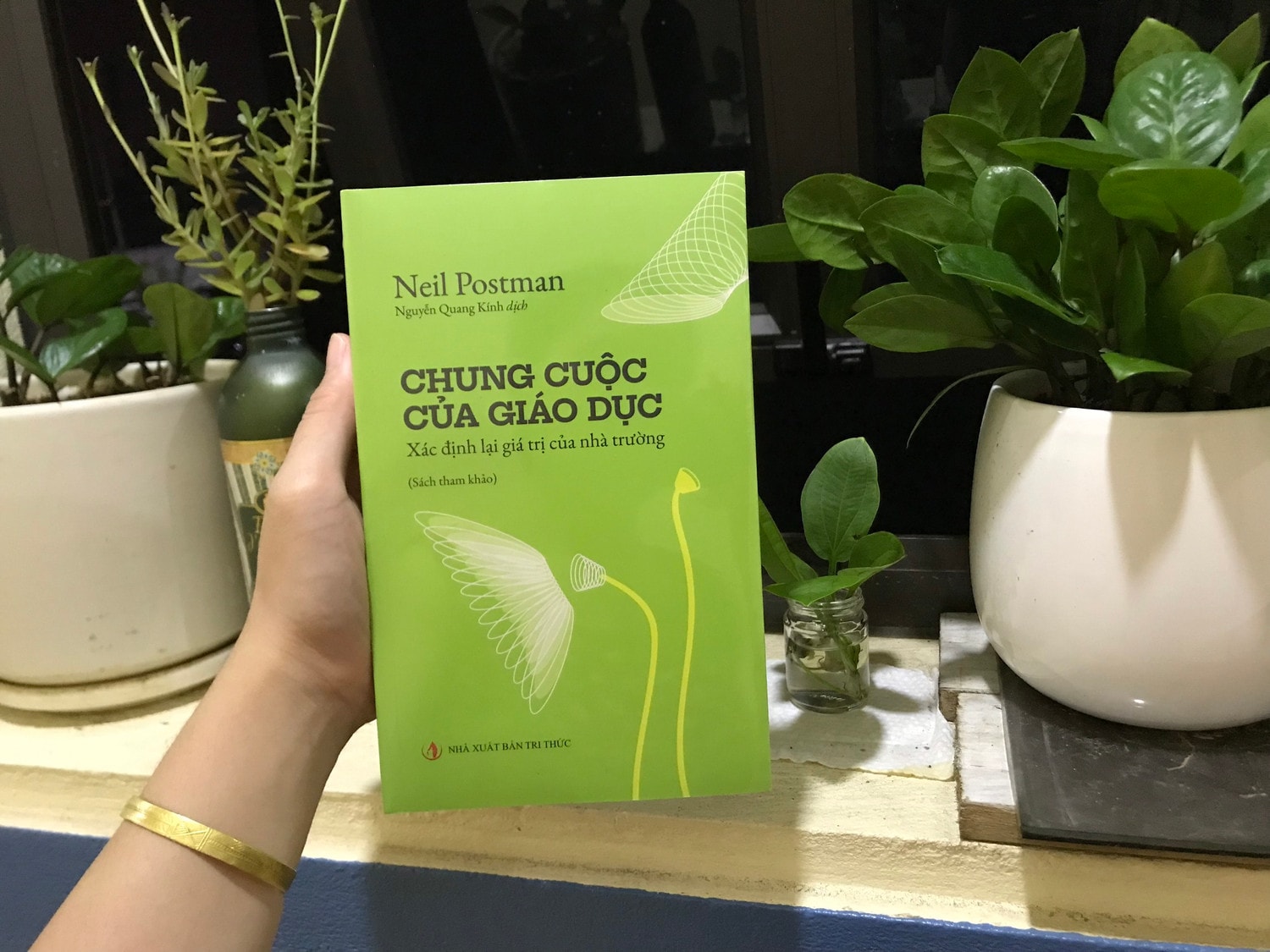 Cuốn sách bàn về cải cách giáo dục nhằm vượt qua khủng hoảng học đường tại Mỹ năm 1995