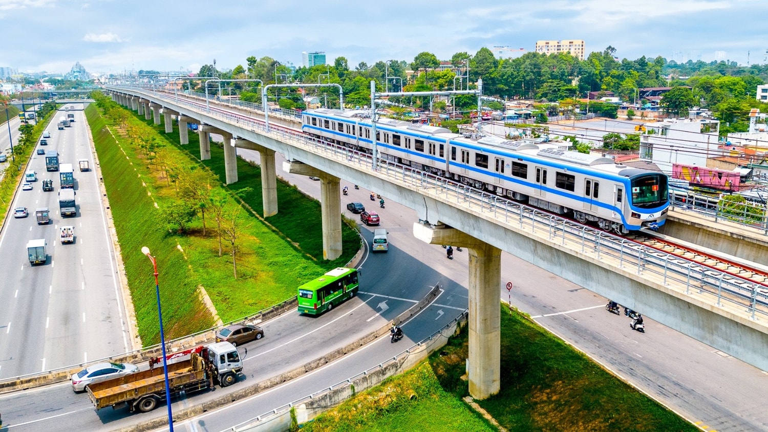 TP. Hồ Chí Minh sẽ định hướng phát triển giao thông công cộng từng bước giảm dần áp lực tại khu trung tâm. (Ảnh minh họa)