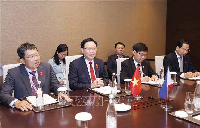 Chủ tịch Quốc hội Vương Đình Huệ gặp Chủ tịch Hạ viện Philippines -0