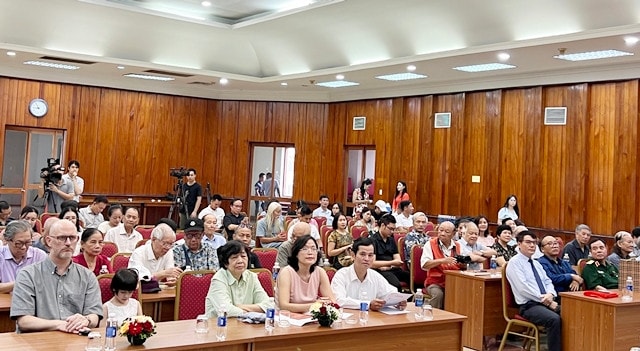 Ra mắt sách 