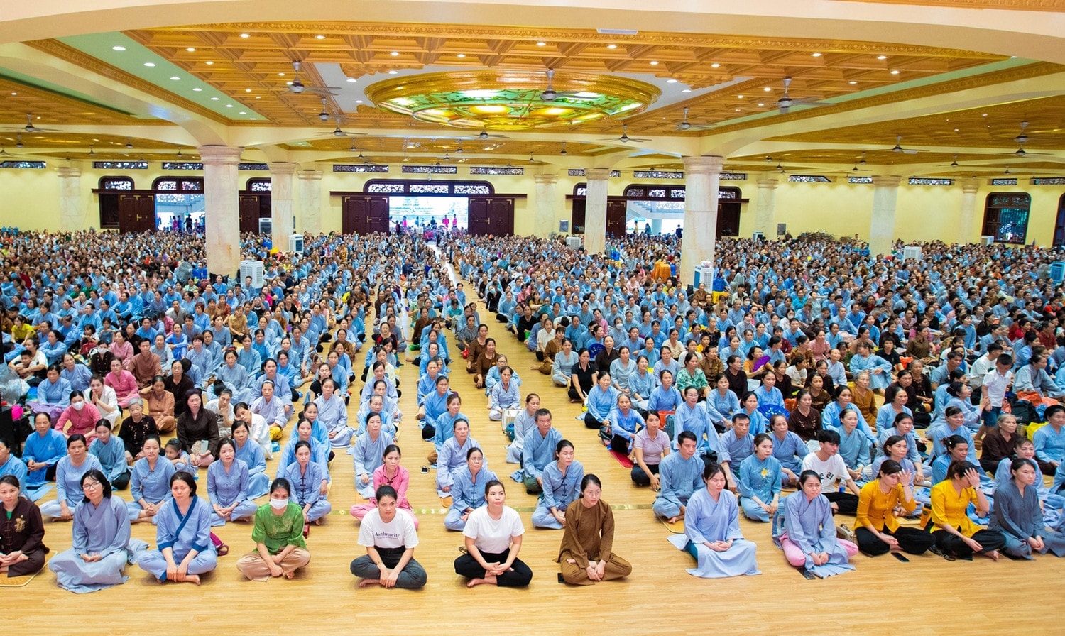 Hàng vạn Phật tử tham dự Đại lễ Phát tâm Bồ đề nguyện Chùa Ba Vàng -0