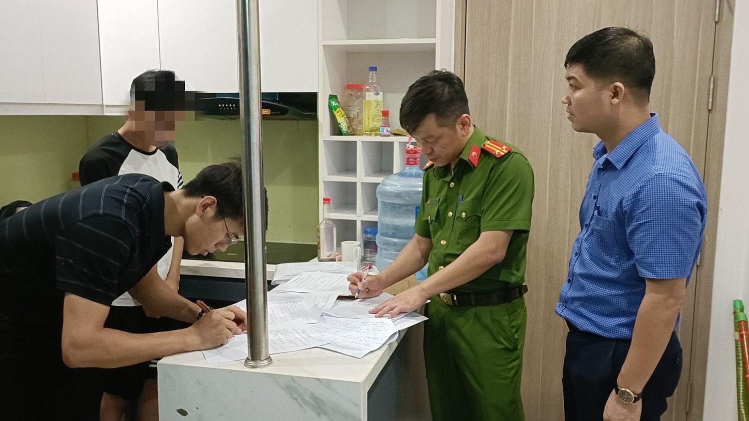 Bắc Giang: Triệt phá nhóm đối tượng lừa đảo chiếm đoạt tài sản trên không gian mạng với quy mô hàng chục tỷ đồng -0