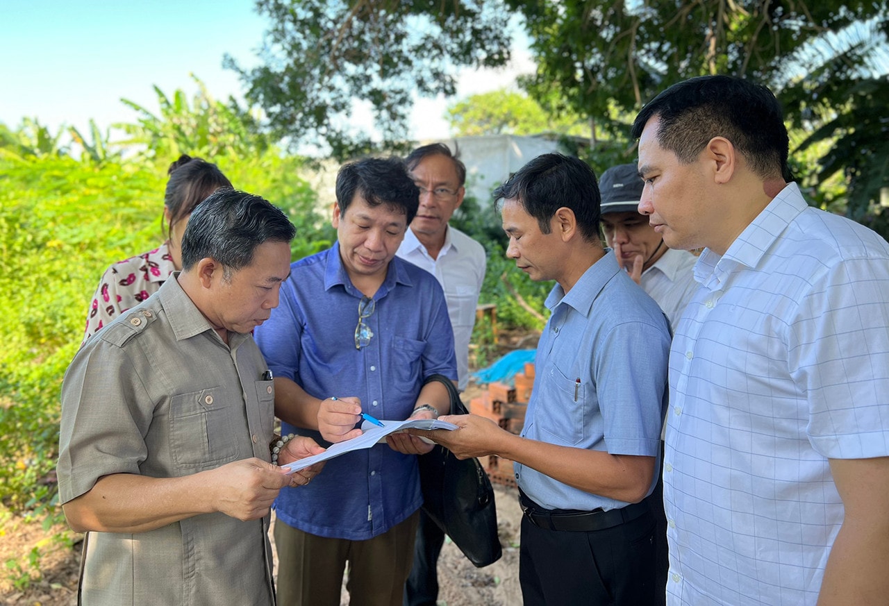 Đoàn công tác của Ban Dân nguyện khảo sát thực địa dự án “nằm im” suốt 20 năm ở Bình Thuận