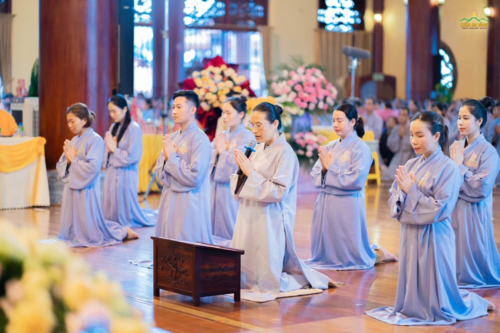 Hàng vạn Phật tử tham dự Đại lễ Phát tâm Bồ đề nguyện Chùa Ba Vàng -0