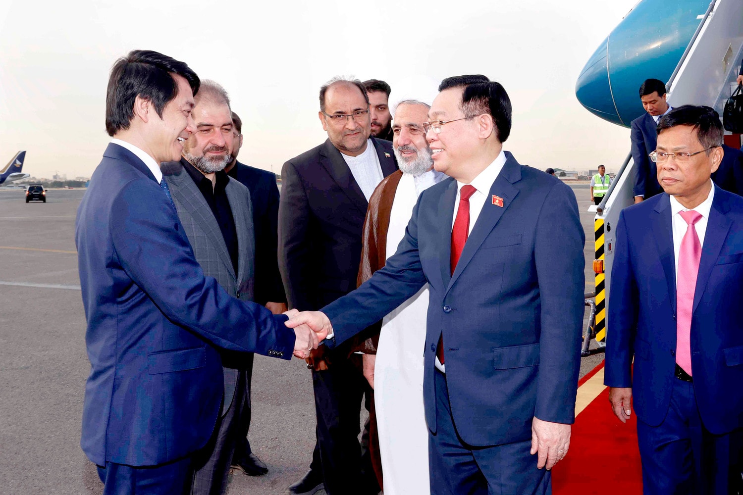 Chủ tịch Quốc hội Vương Đình Huệ đến Thủ đô Tehran, bắt đầu chuyến thăm chính thức Cộng hoà Hồi giáo Iran -0