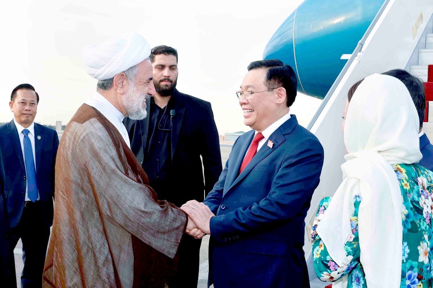Chủ tịch Quốc hội Vương Đình Huệ đến Thủ đô Tehran, bắt đầu chuyến thăm chính thức Cộng hoà Hồi giáo Iran -0