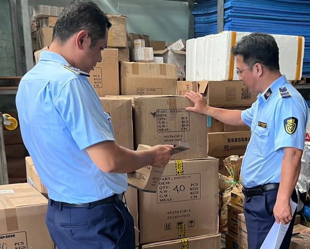 Kiên Giang: Tạm giữ lô hàng hóa không có nhãn phụ bằng tiếng Việt -0