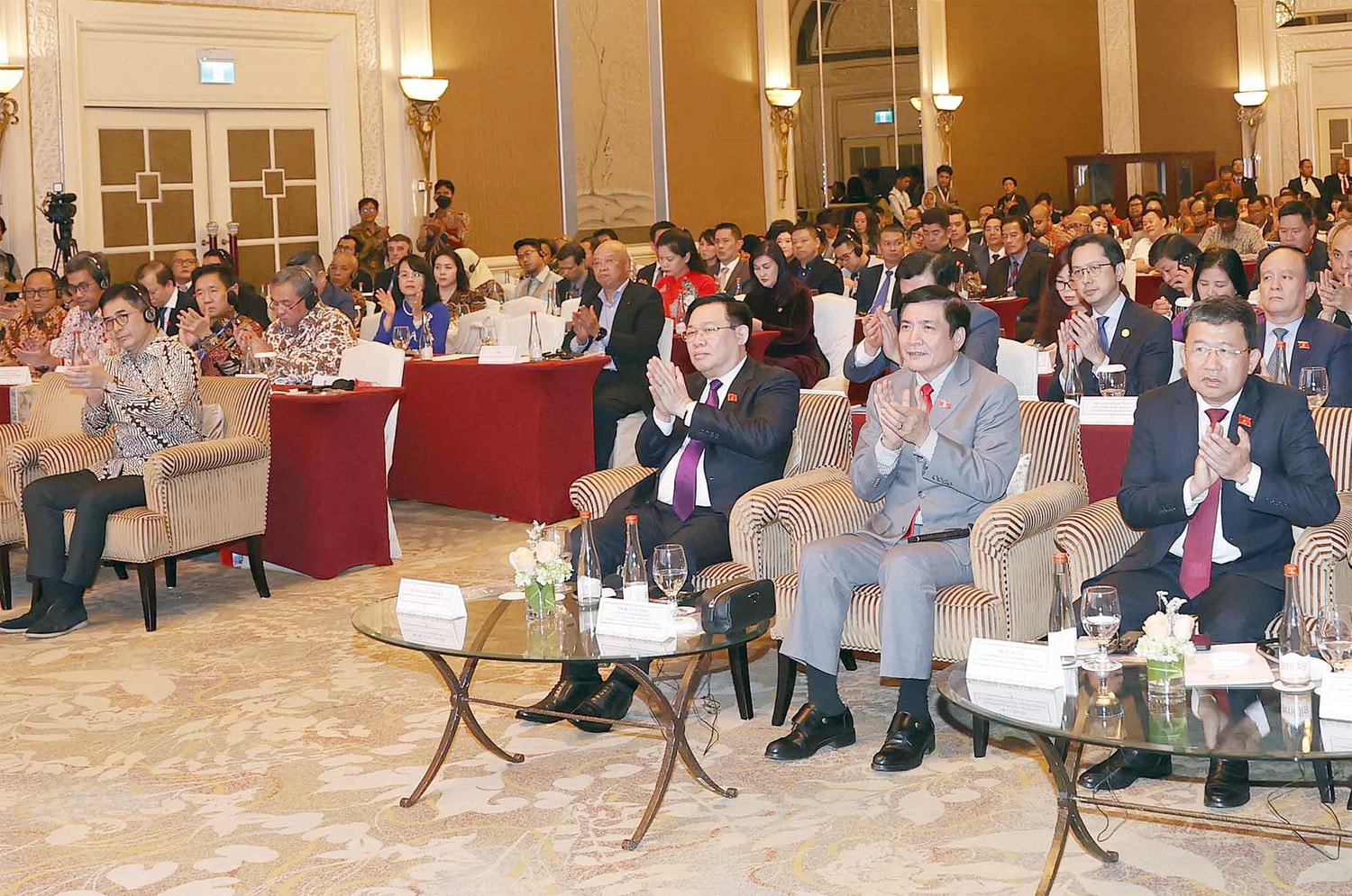 Một số hình ảnh Chủ tịch Quốc hội Vương Đình Huệ đến Thủ đô Jakarta, thăm chính thức Cộng hoà Indonesia và tham dự Đại hội đồng AIPA - 44